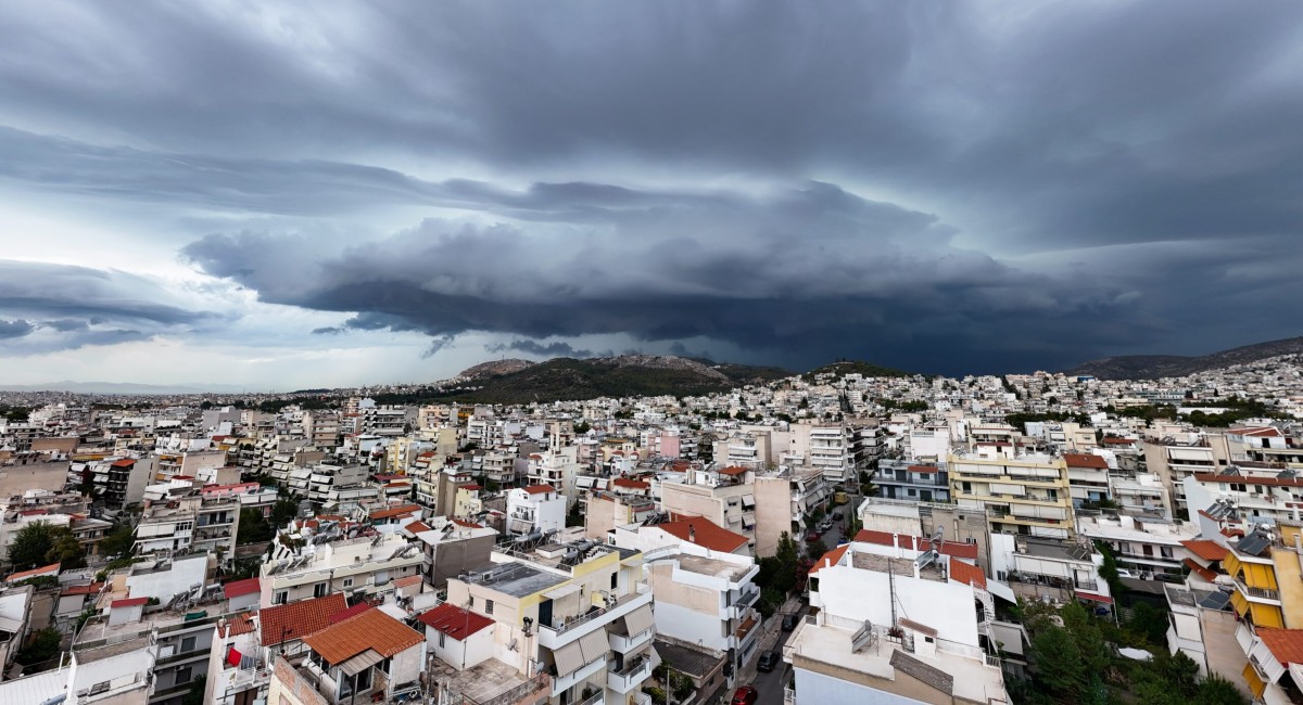 Καιρός 13/6: Άστατος με σποραδικές καταιγίδες – Τι λένε οι Σούζη, Αρνιακός