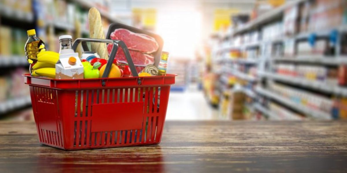 «Δεν βγαίνει ο μήνας» – Η ακρίβεια αδειάζει μισθούς και συντάξεις