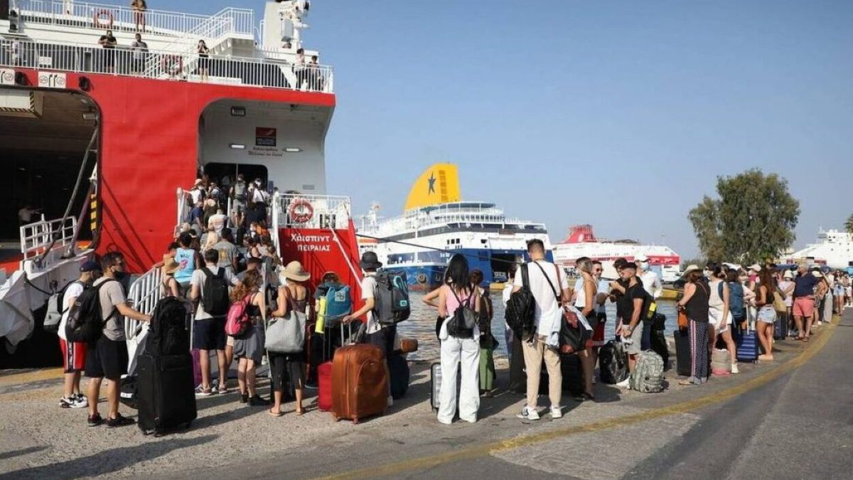 Ακτοπλοϊκά εισιτήρια: «φρένο» στις τιμές για τη φετινή σεζόν – Τι αλλάζει στα δρομολόγια