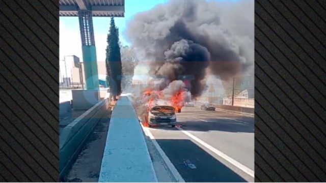 Χάος στην Αττική Οδό: Φορτηγό τυλίχθηκε στις φλόγες – Μεγάλες ουρές οδηγών