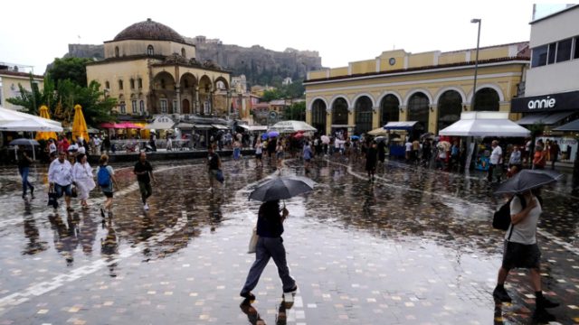 Καιρός 26/9: Βροχές, καταιγίδες και πτώση της θερμοκρασίας – Τι λένε οι Σούζη και Καλλιάνος