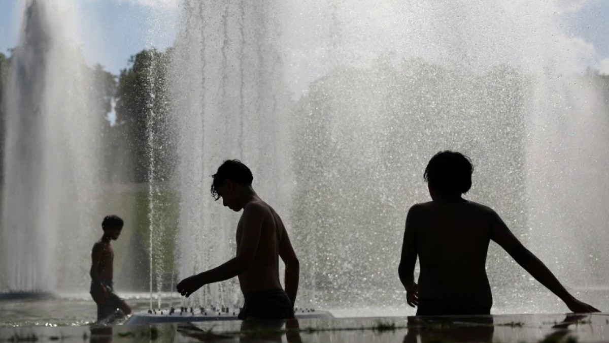 Μετά το θάνατο δύο παιδιών σε αυτοκίνητο, συνεχίζεται το κύμα καύσωνα που πλήττει την Ευρώπη – Έρχονται έκτακτα μέτρα