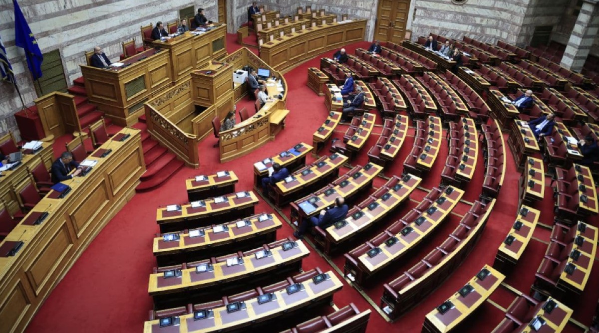 Κλείδωσαν τα νέα μέτρα: Δείτε τι κερδίζουν οικογένειες, συνταξιούχοι και επαγγελματίες