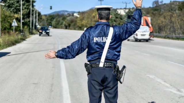 Έπεσαν… «βροχή» τα πρόστιμα για κράνος – Δείτε τον πολύ υψηλό αριθμό παραβάσεων μόλις σε μία εβδομάδα