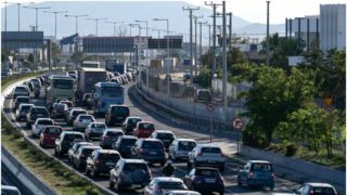 Χάος στην Αττική Οδό μετά από καραμπόλα με τρία οχήματα – Δείτε πού υπάρχουν καθυστερήσεις