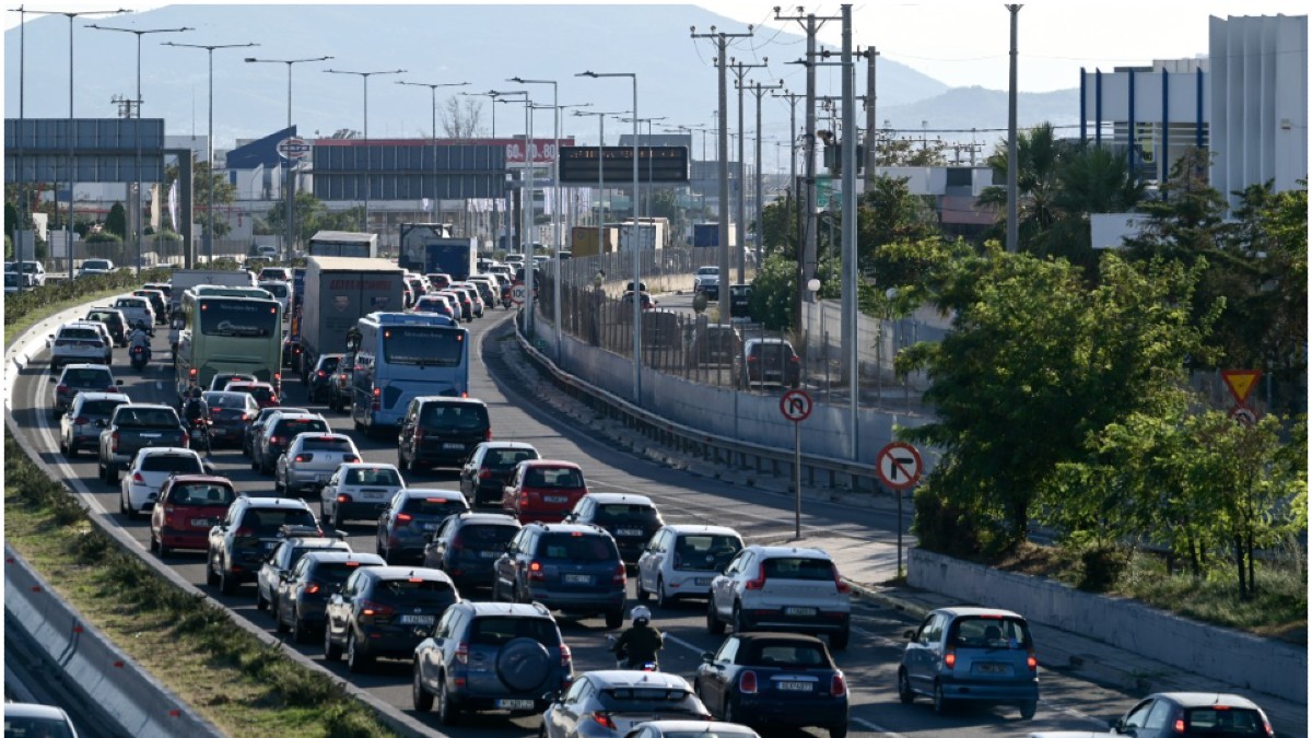 Χάος στην Αττική Οδό μετά από καραμπόλα με τρία οχήματα – Δείτε πού υπάρχουν καθυστερήσεις