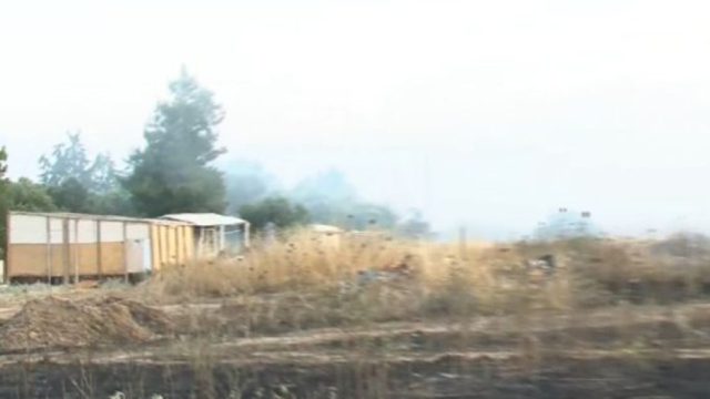 Οι Ρομά έκαναν πλιάτσικο την ώρα που οι πυροσβέστες έδιναν μάχη με την φωτιά (VIDEO)