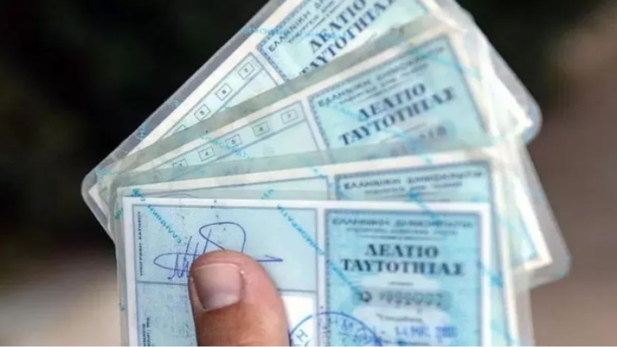 Κοζάνη: Ουρές από τα ξημερώματα για την έκδοση διαβατηρίων πριν από τις αλλαγές στις ταυτότητες