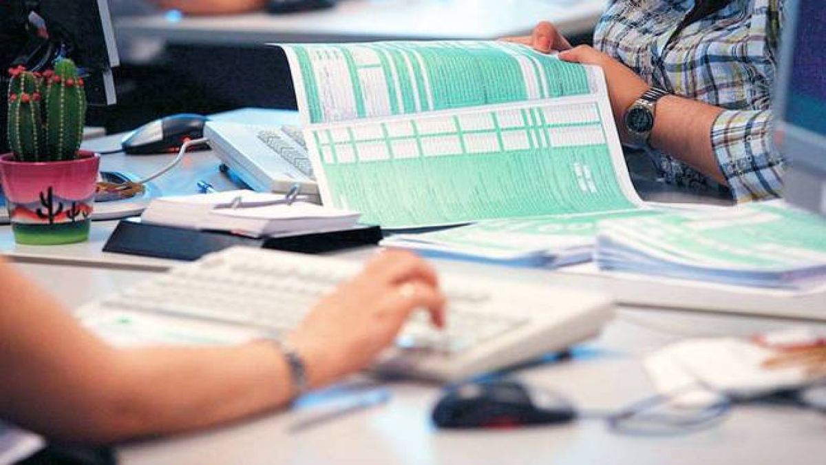 myDATA και e-ΕΦΚΑ φρενάρουν τις φορολογικές δηλώσεις