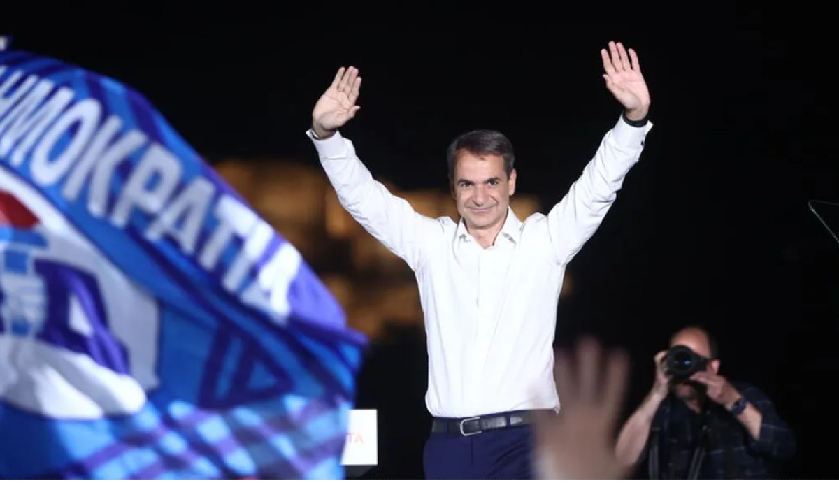 Σχετικά με τον καταλληλότερο πρωθυπουργό, ο Κυριάκος Μητσοτάκης διατηρεί την πρώτη θέση με 28%