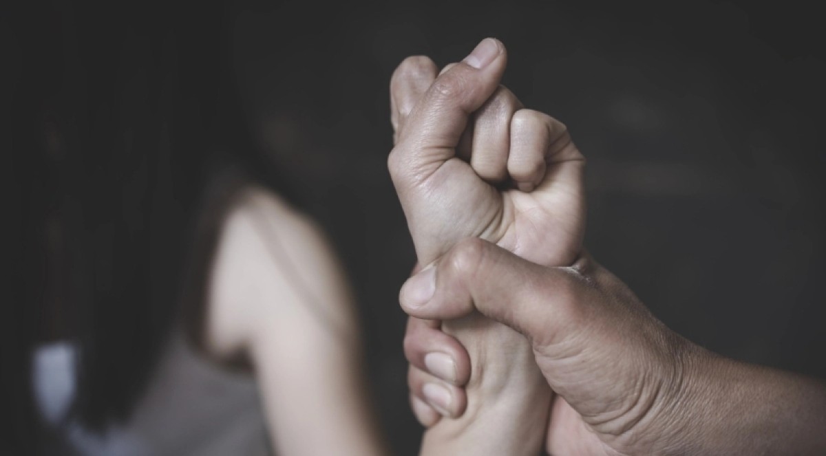 Η γυναίκα φέρεται να επιτέθηκε στον σύντροφό της με ιδιαίτερα βίαιο τρόπο