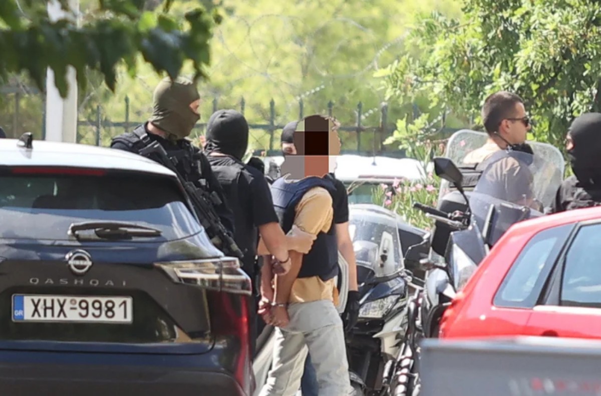 Οι δύο φέρονται να συμμετείχαν στην πενταμελή ομάδα που πραγματοποίησε την εμπρηστική επίθεση