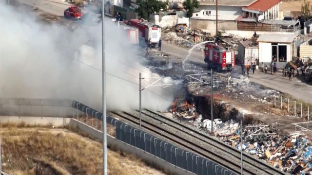 Φωτιά τώρα κοντά στον Προαστιακό Κορωπίου