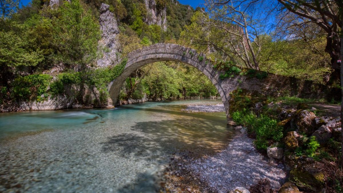 Το ποτάμι της Ηπείρου που συνδυάζει περιπέτεια, χαλάρωση και απαράμιλλη ομορφιά
