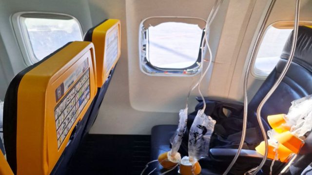 «Αν είναι να πεθάνουμε, θα πεθάνουμε μαζί»: Η γυναίκα που κράτησε τον σύζυγό της στο κενό στα 20.000 πόδια
