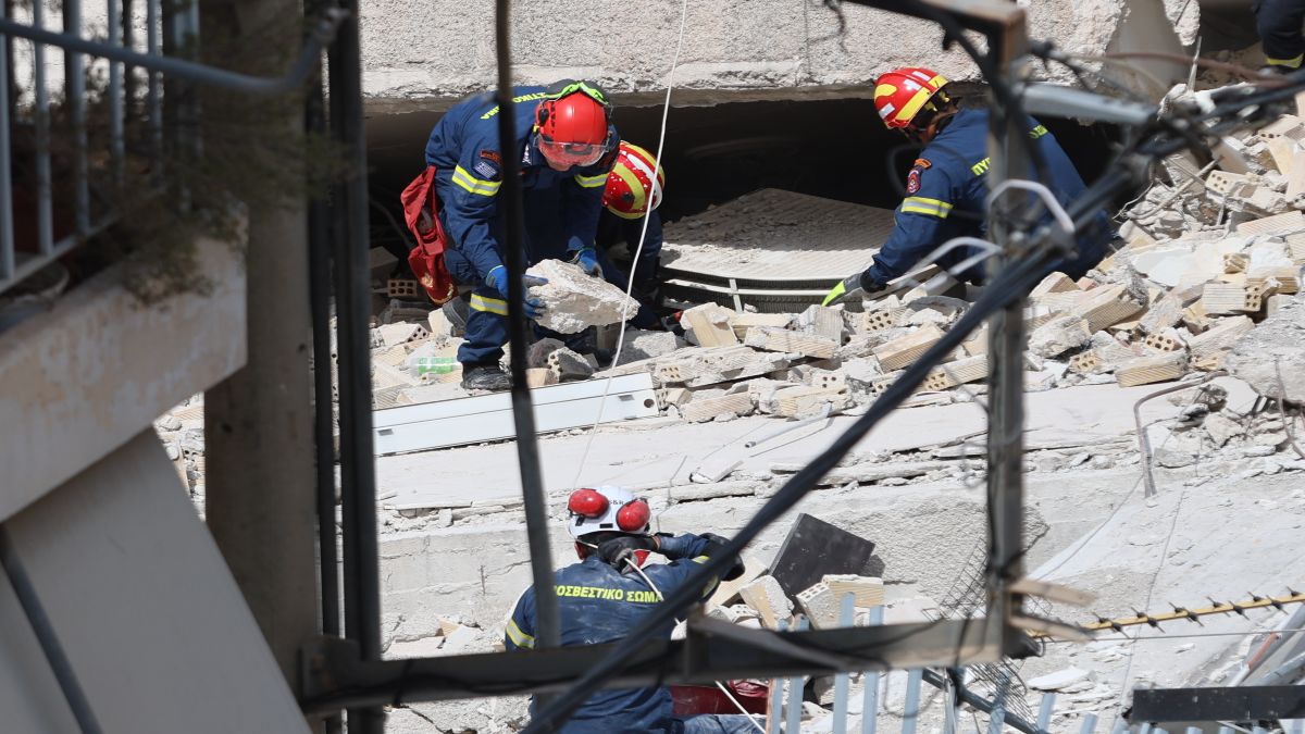 Κατάρρευση στα Πετράλωνα: Οι αρχές στο σημείο, ανησυχία στους κατοίκους. Πηγή Eurokinisi