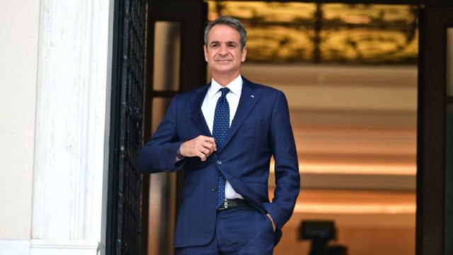 Μητσοτάκης: Μετωπική επίθεση και μήνυμα σε όλη την αντιπολίτευση: «Κάνατε λάθος, κυρία Δούρου, Όταν συγκυβερνούσατε με τον κύριο Καμμένο, συμμετείχατε κανονικά»