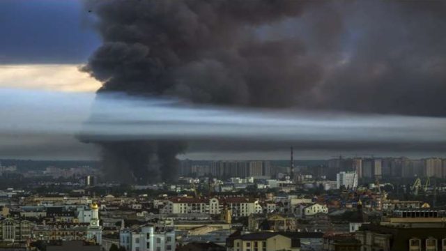 Ρωσικές επιθέσεις από αέρος και εδάφους με τρεις νεκρούς και έξι τραυματίες στη νοτιοανατολική Ουκρανία