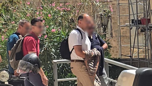 Πάρος: Ελεύθεροι ο δήμαρχος κατηγορούμενοι για τη φωτιά στον ΧΥΤΑ – Αντικρουόμενες απολογίες και μεταθέσεις ευθυνών