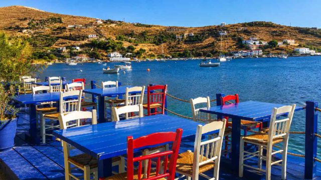 Εννέα Κόρες: Το ιδανικό σκηνικό για ένα αξέχαστο γεύμα στην Κέα!