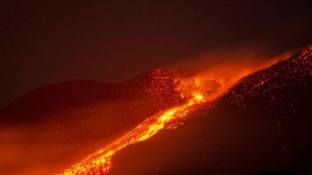 Η Αίτνα «ξυπνά» ξανά: Τι λέει ο Θοδωρής Κολυδάς για πιθανές επιπτώσεις στην Ελλάδα