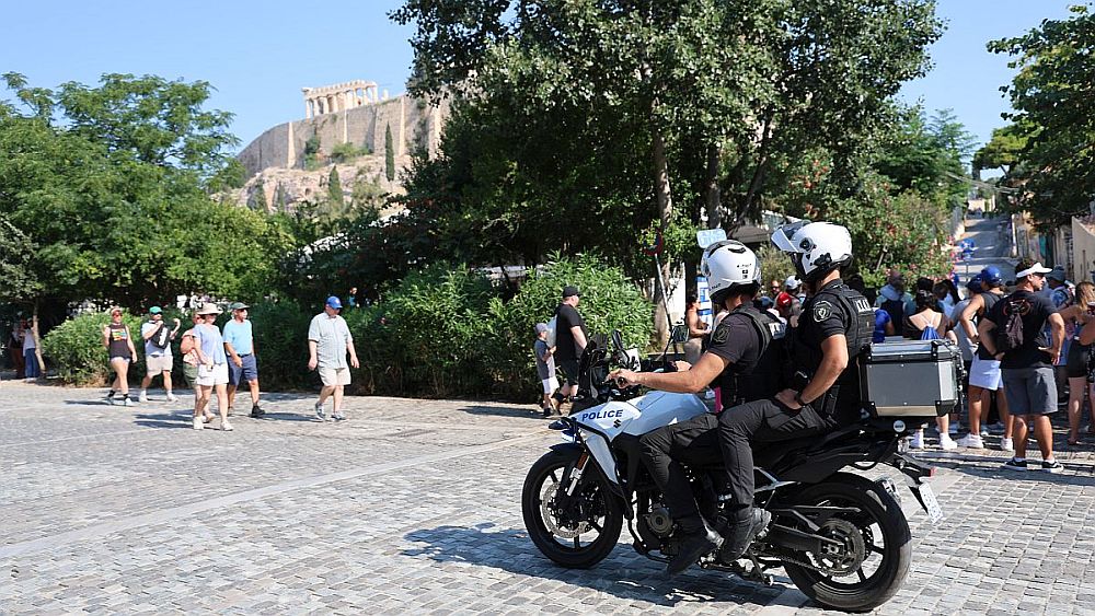 Τρόμος στην Ακρόπολη: Σε σοβαρή κατάσταση ο ένας τραυματίας μετά την αιματηρή επίθεση με μαχαίρι