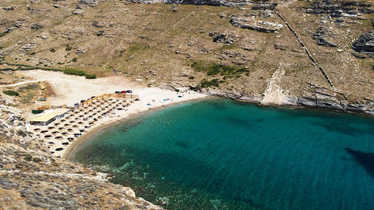 Άνδρος, το νησί των εκπλήξεων: Οι παραλίες που αξίζουν μια θέση στη λίστα σου