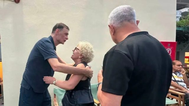 Η συνάντηση του Γιώργου Μπαρτζώκα με τη Μάγδα Φύσσα