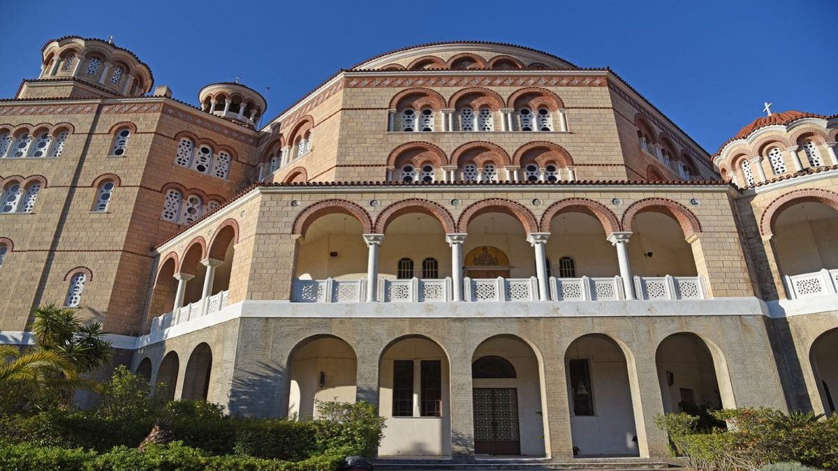 Η ζωή του Αγίου Νεκταρίου: Μια πορεία από τον διωγμό στη δόξα