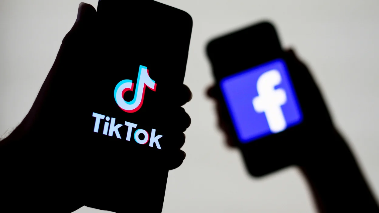 «Σεισμός» στα social media: Το Facebook «κλωνοποιείται» και μετατρέπεται σε TikTok — Η αμφιλεγόμενη απόφαση-σοκ του Ζάκερμπεργκ που ξεσήκωσε αντιδράσεις!