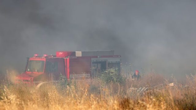 Φωτιά τώρα στο Σχιστό: Μεγάλη κινητοποίηση της Πυροσβεστικής – Στον αέρα τέσσερα εναέρια μέσα
