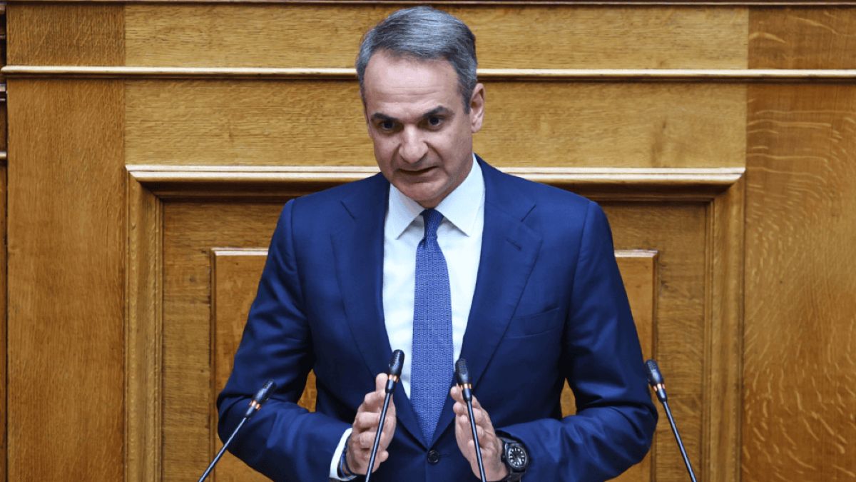 Ο πρωθυπουργός κατηγόρησε τον ΣΥΡΙΖΑ για πολιτική ασυνέπεια με αφορμή τη δεξίωση για την αποκατάσταση της Δημοκρατίας.