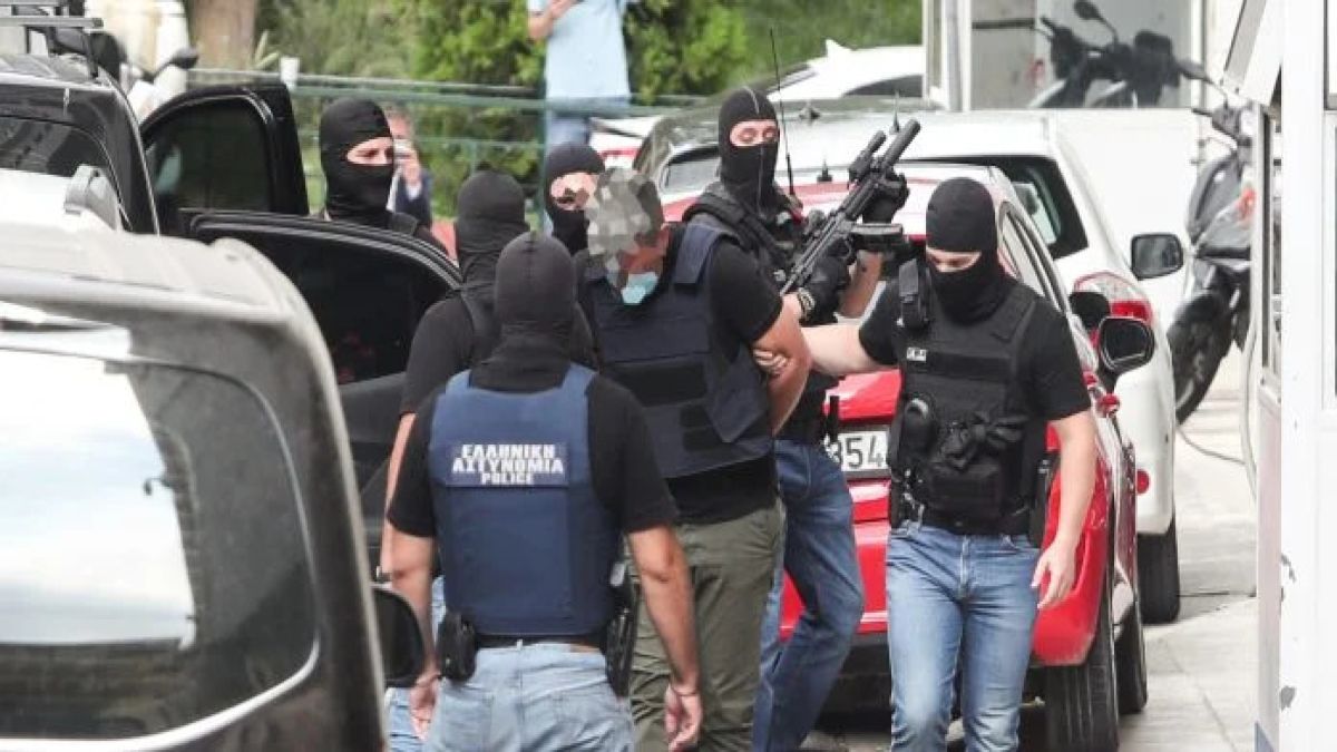 Marfin: Τι είπε ο φωτογράφος για τα καρέ από την επίθεση – «Ξαφνικά βλέπουμε…»