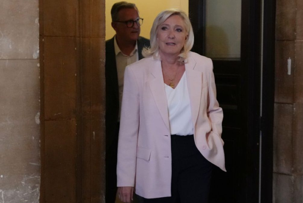Μαρίν Λεπέν: Ένοχη για το σκάνδαλο με τα ευρωπαϊκά κονδύλια – Παραμένει υποψήφια με ηλεκτρονικό βραχιολάκι