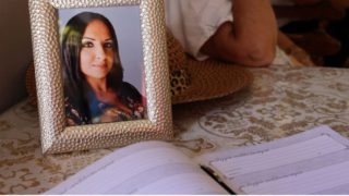 Ηράκλειο: Θλίψη στην κηδεία της δημοσιογράφου Μαρίας Αντωνογιαννάκη