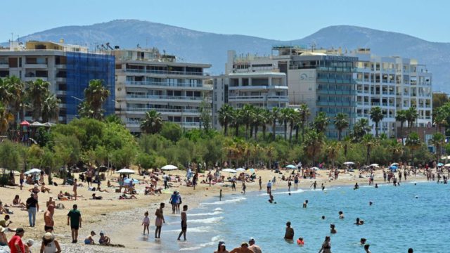 Συναγερμός στις παραλίες της Αττικής: Το βακτήριο E.coli που προκαλεί ανησυχία