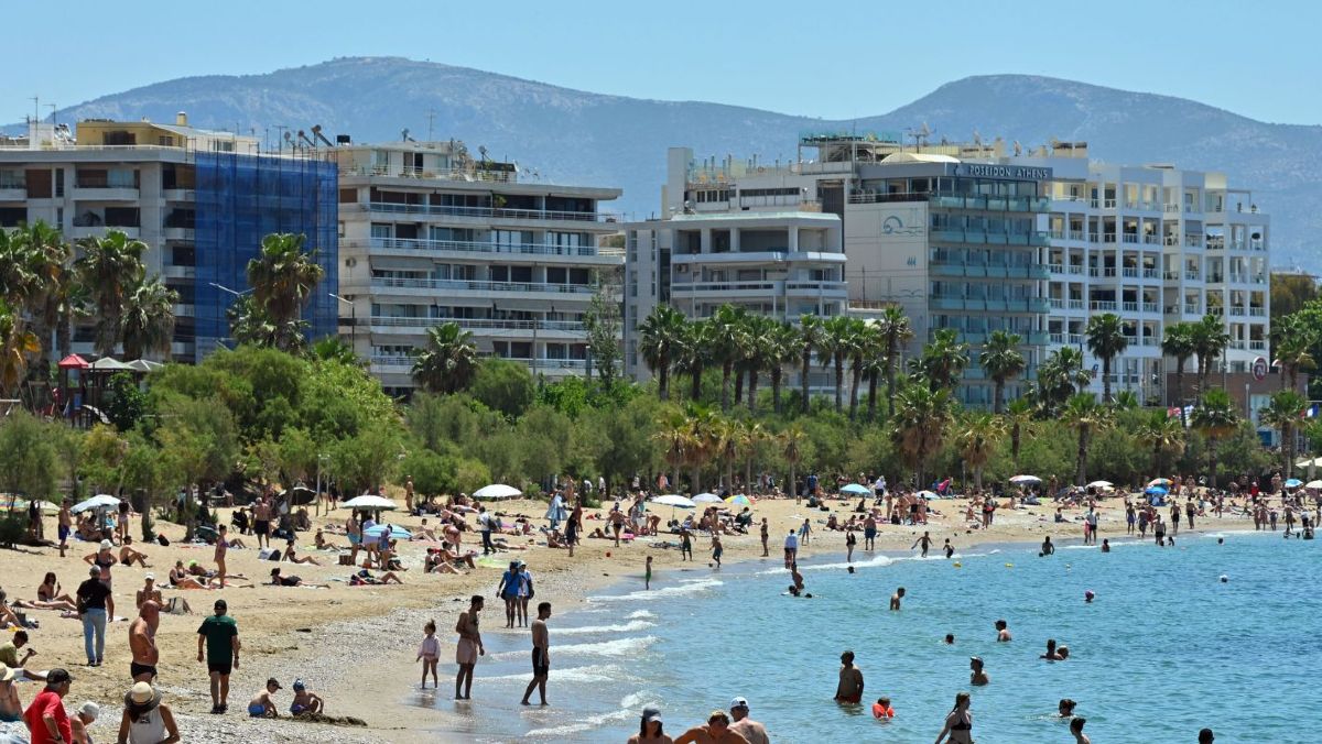 Συναγερμός στις παραλίες της Αττικής: Το βακτήριο E.coli που προκαλεί ανησυχία