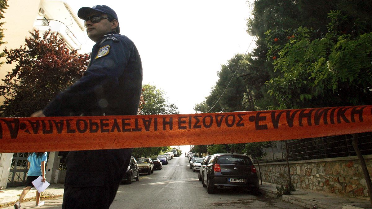 Τραγωδία στον Πειραιά: Σοκάρει η ταυτότητα των δύο νεκρών που βρέθηκαν μέσα σε ΙΧ!