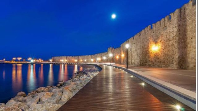 Ρόδος: Μεθυσμένος τουρίστας προκάλεσε ζημιές άνω των 9.000 ευρώ σε δωμάτιο ξενοδοχείου