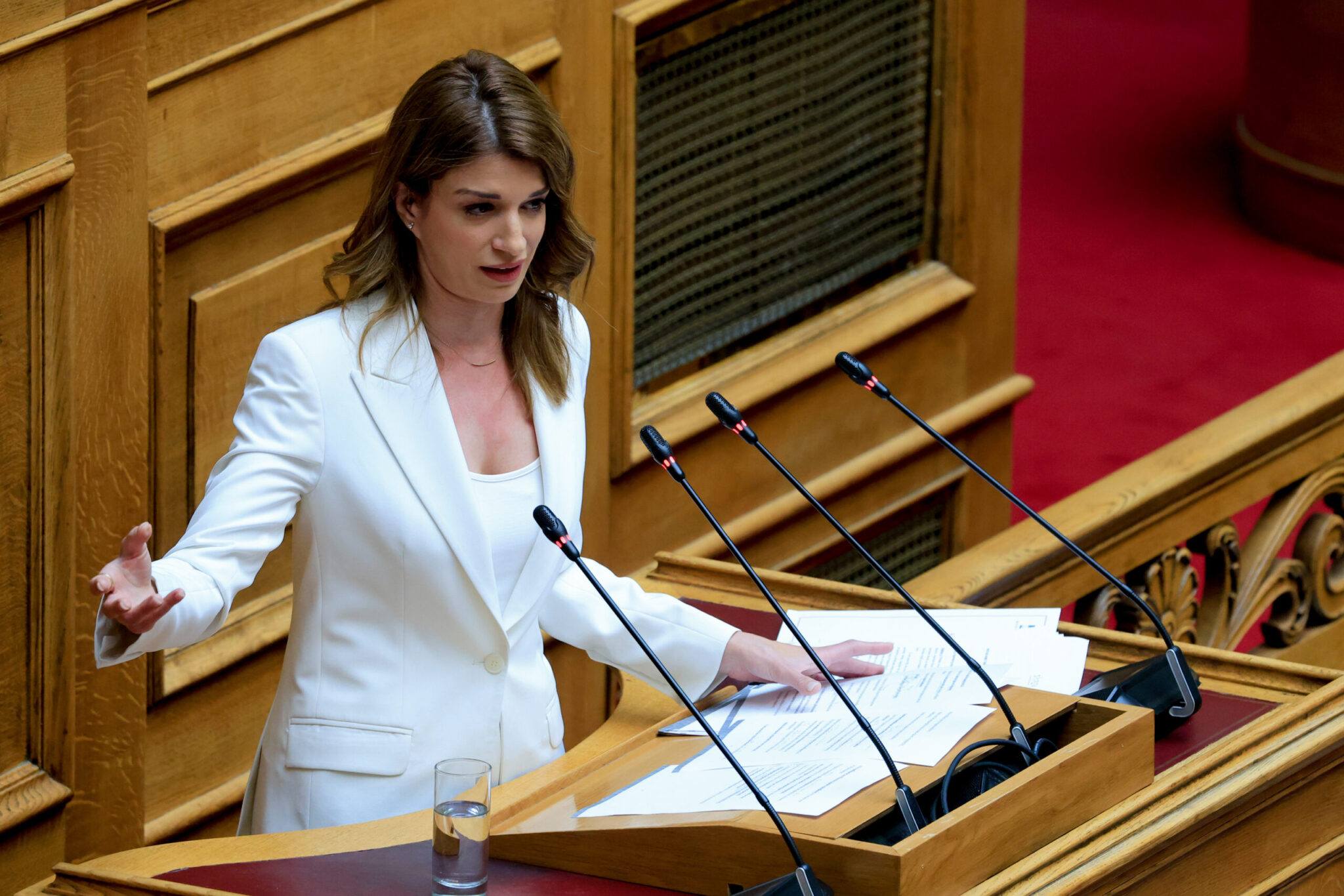 Η αποχώρηση Νοτοπούλου λίγα 24ωρα πριν από την κρίσιμη συνεδρίαση της Κεντρικής Επιτροπής.