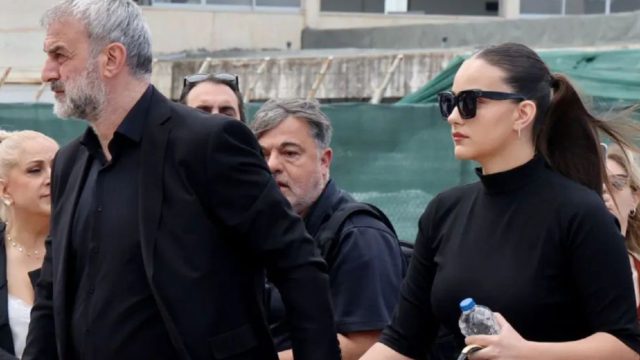 Αποφοίτησε η Βικτώρια Δέλλα – Η συγκινητική στιγμή με τον πατέρα της