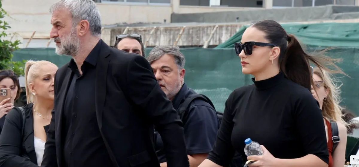 Αποφοίτησε η Βικτώρια Δέλλα – Η συγκινητική στιγμή με τον πατέρα της