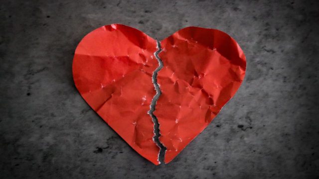 Τίτλοι τέλους για πασίγνωστο ζευγάρι της ελληνικής showbiz — Χωρίζουν λίγους μήνες μετά τον γάμο τους!