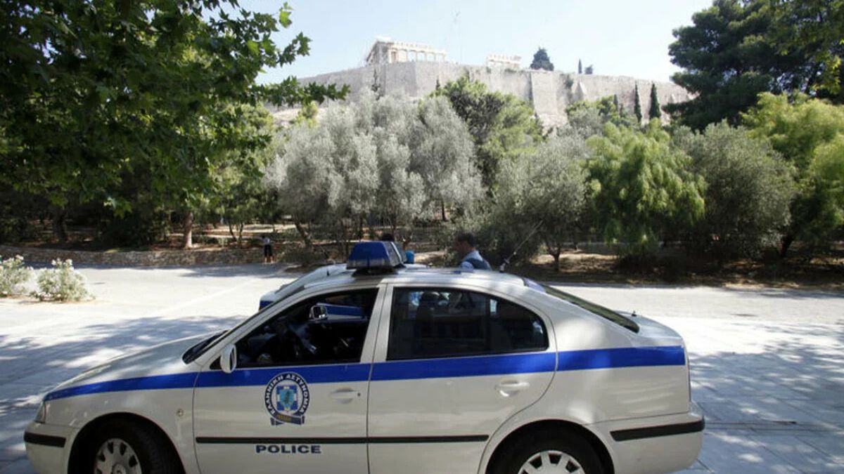 Συναγερμός στην Ακρόπολη: Άνδρας με μαχαίρι άρχισε να επιτίθεται σε πολίτες – Δύο τραυματίες
