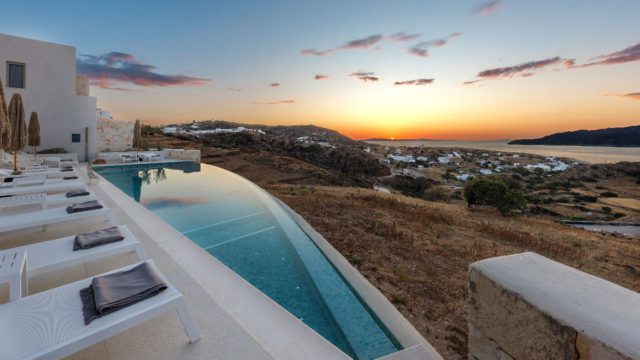 Anemolethe Suites Hotel: Το κυκλαδίτικο καταφύγιο στην Κίμωλο που θα σε κάνει να θέλεις να παρατείνεις τις διακοπές σου