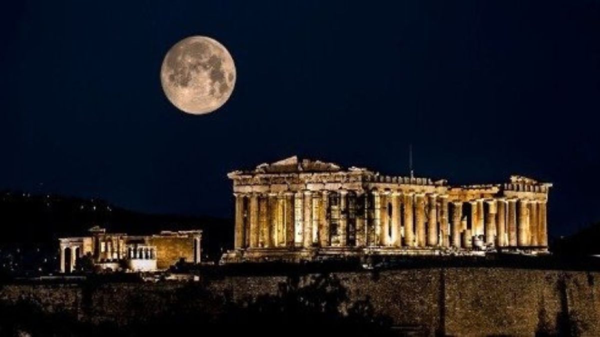 126 αρχαιολογικοί χώροι υποδέχονται επισκέπτες με φόντο την πανσέληνο