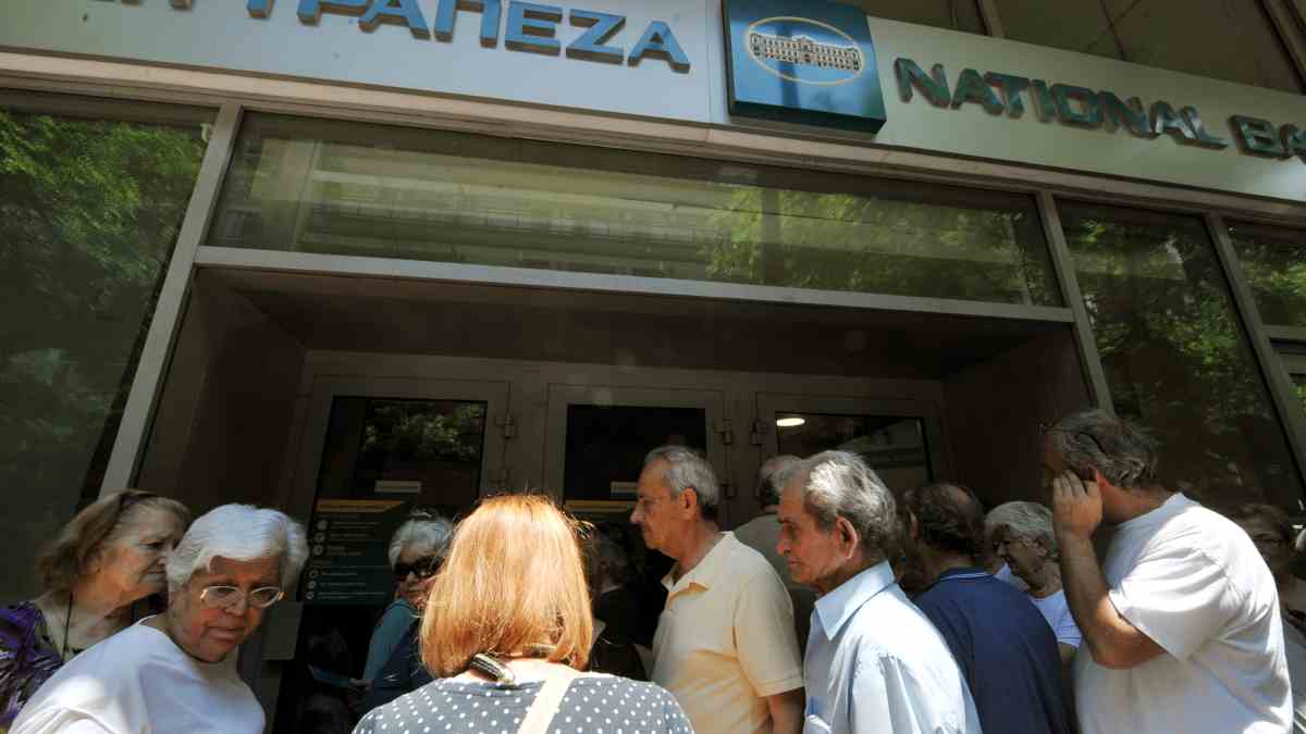 Σαν σήμερα 20 Ιουλίου 2015: Ανοίγουν ξανά οι τράπεζες μετά την τραπεζική αργία – Παραμένουν σε ισχύ τα capital controls