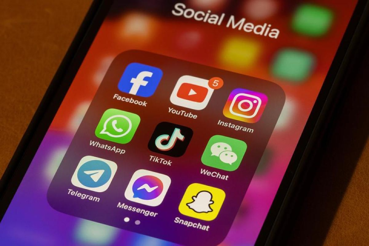 ΕΕ: Επιστρέφει το «Chat Control 1.0» – Πώς επηρεάζει τις εφαρμογές μηνυμάτων