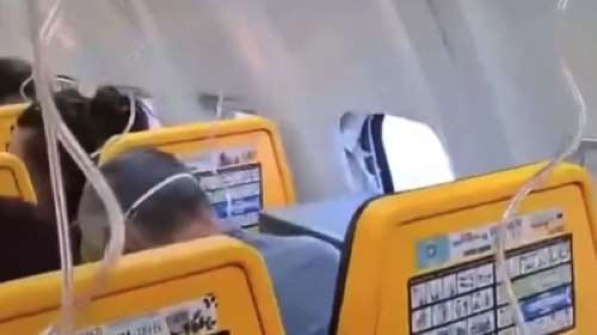 «“Αν είναι να πεθάνουμε, θα πεθάνουμε μαζί”: Η πτήση τρόμου στα 20.000 πόδια και η γυναίκα που κράτησε τον άνδρα της ζωντανό»