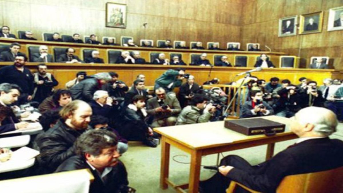 Η μεγάλη πολιτική αναμέτρηση του 1989: Παπανδρέου, σκάνδαλα και θεσμική σύγκρουση